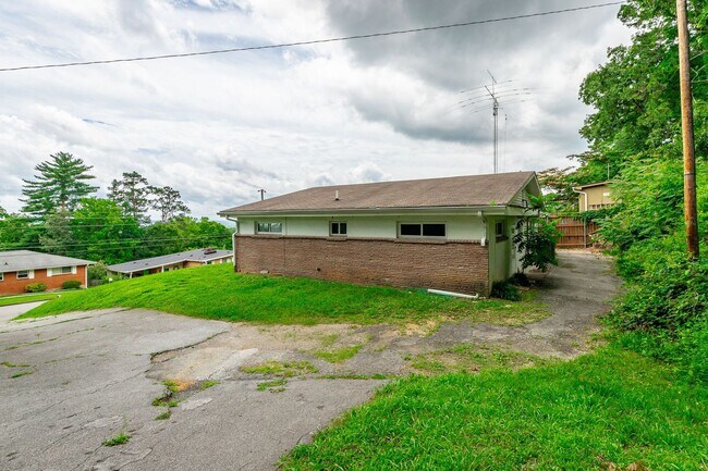 Building Photo - 719 Mcgowan Rd