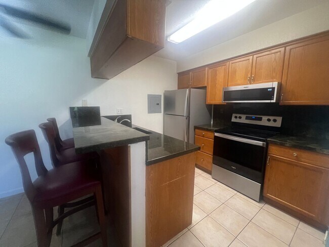 Building Photo - Beautiful 2 Bedroom UPGRADED condo for rent!