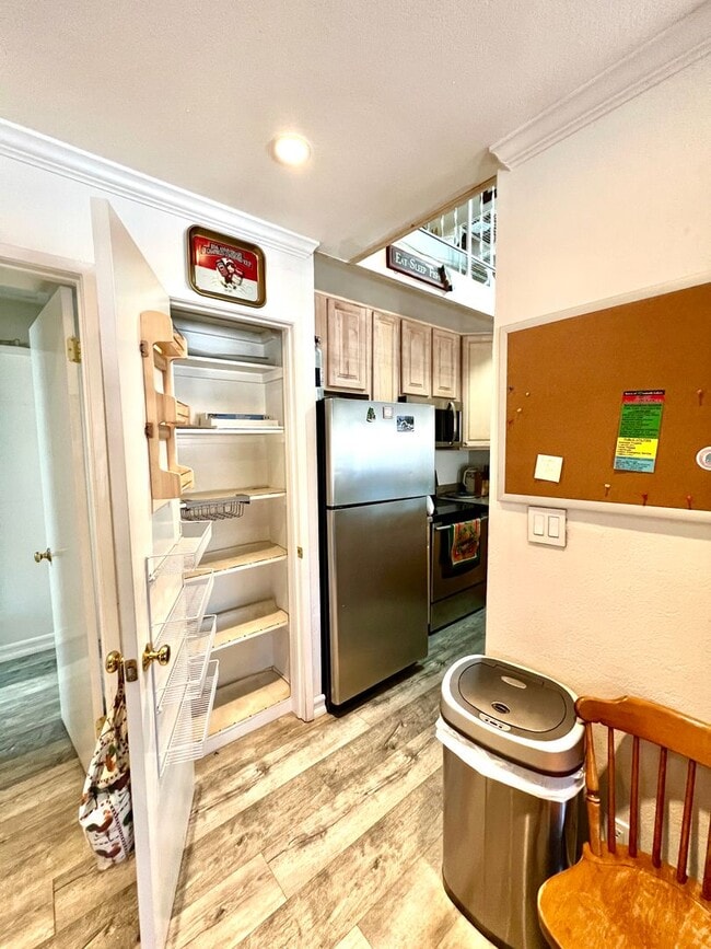 Building Photo - Fully Furnished 1-Bedroom Loft – Sierra Ma...