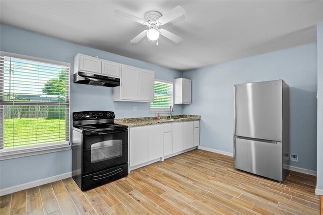 Building Photo - 8921 Oak Knoll Ln