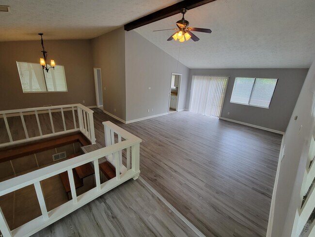 Building Photo - 180 Moonshadow Ct