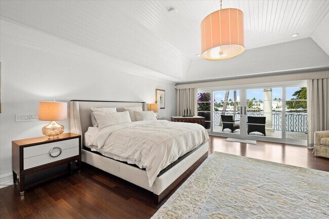 Building Photo - 1313 E Lake Dr