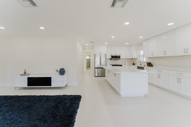 Building Photo - 3199 NE 6th Dr