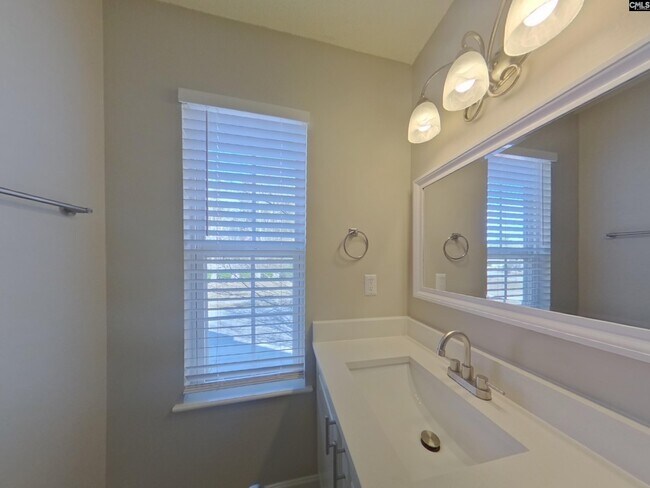 Building Photo - 349 Denman Loop