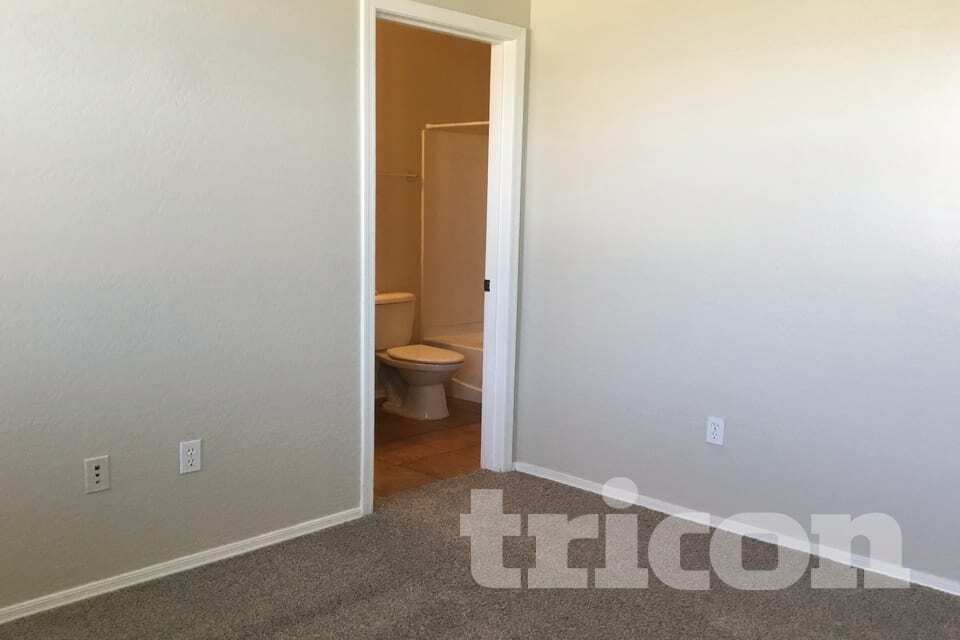 Building Photo - 2355 E Huntington Dr