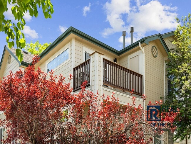 Building Photo - Charming 1-Bedroom Oasis with Vaulted Ceil...