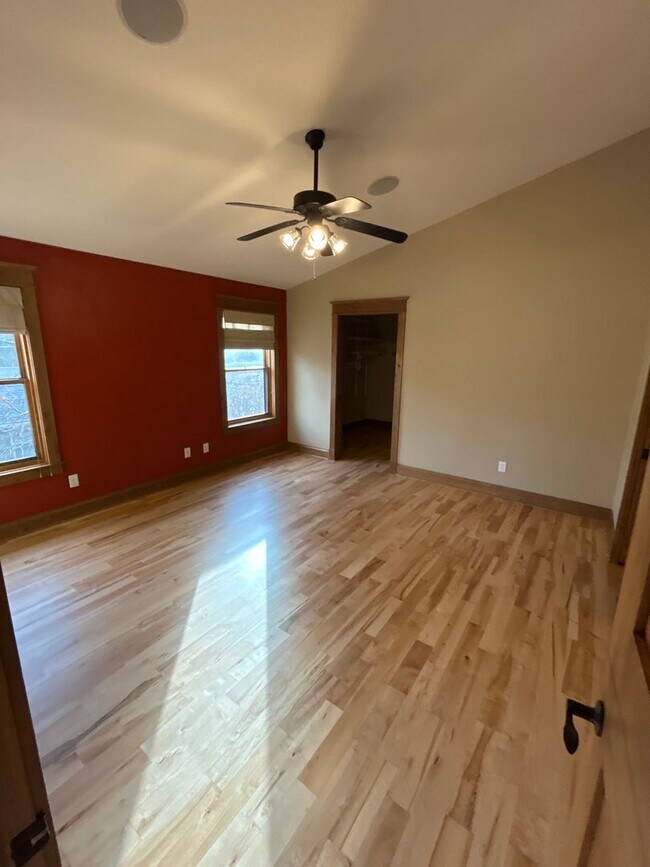 Building Photo - 205 N Bozeman Ave