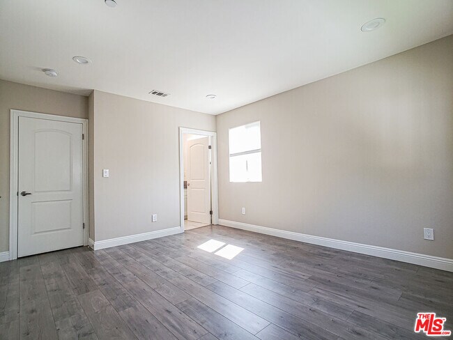 Building Photo - 963 N Wilton Pl