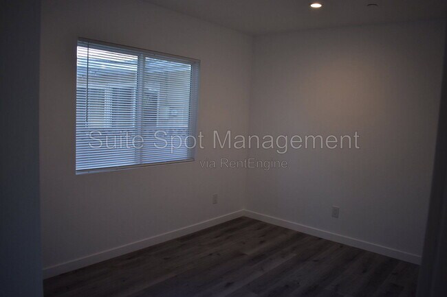 Building Photo - 1607 Vuelta Grande Ave