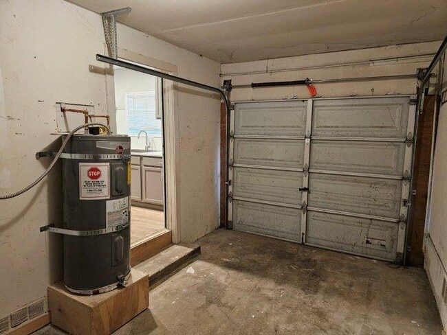 Building Photo - 13825 Dry Creek Rd