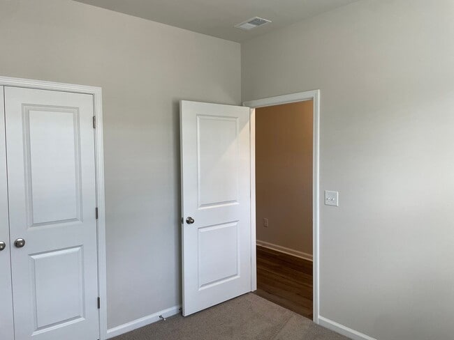 Building Photo - 3600 Whaley Wy