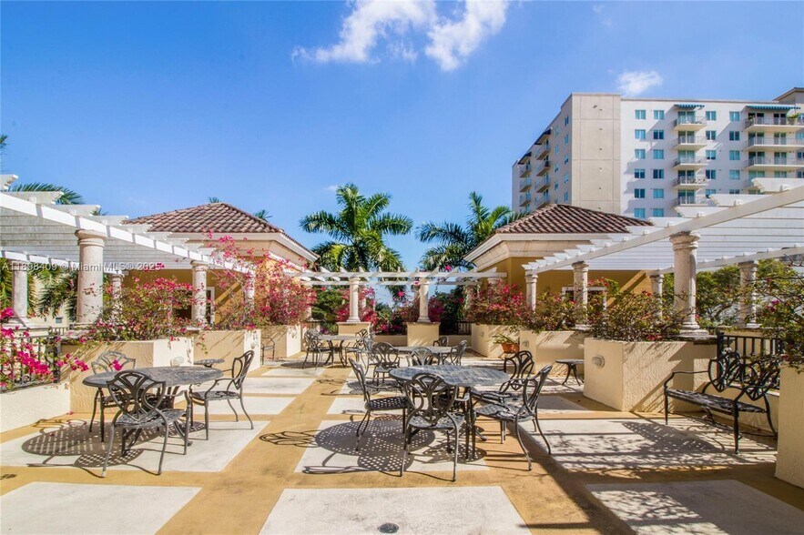 Building Photo - 20 Calabria Ave