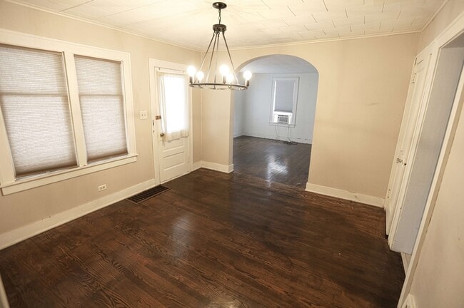 Building Photo - 826 Pennoyer Ave