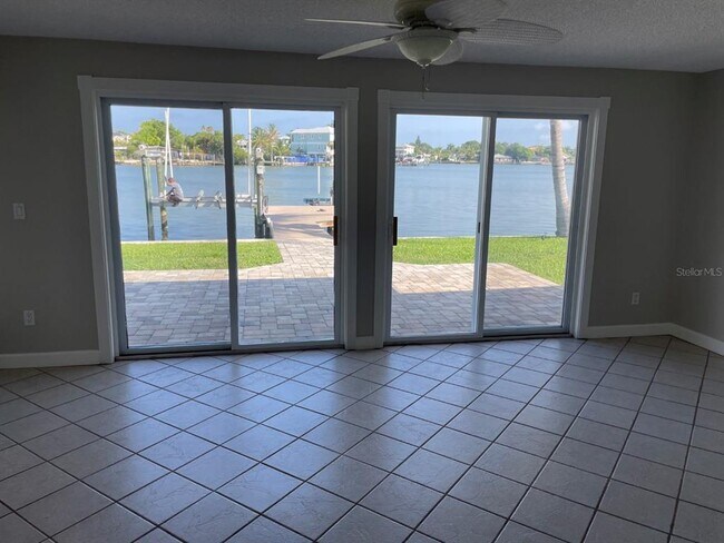 Building Photo - 419 12th Ave