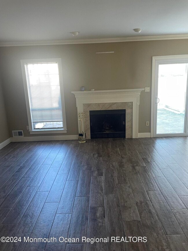 Building Photo - 155 Tanglewood Pl