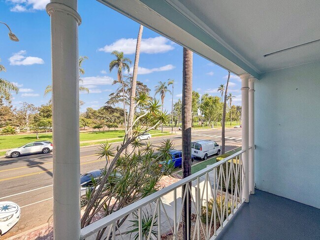 Building Photo - Charming 1BD/1BA Condo in Hillcrest W/ Sha...