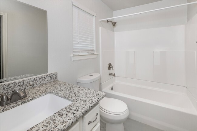 Building Photo - 634 Luke St