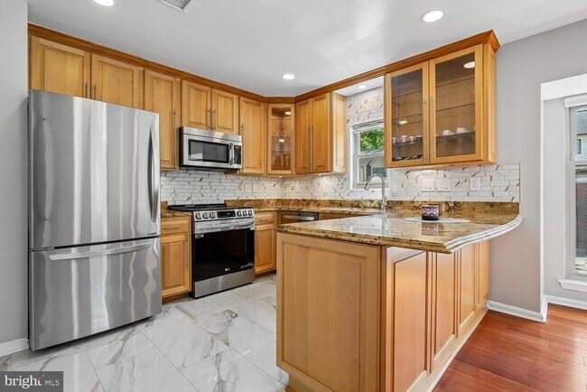 Building Photo - 6608 Westbury Oaks Ct