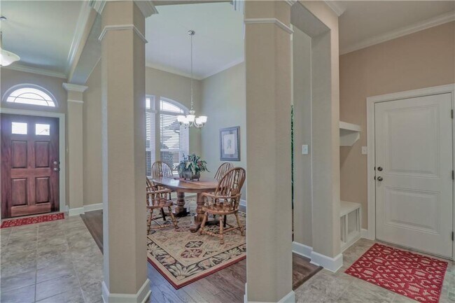 Building Photo - 124 Claiborne Lake Ln