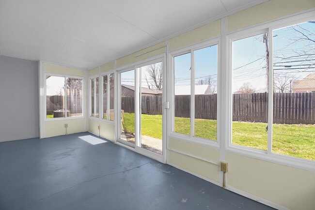 Building Photo - 4344 Broadhurst Dr