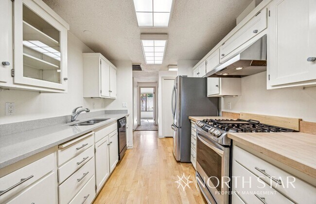 Building Photo - Charming One-Level Home on a Quiet Cul-de-...