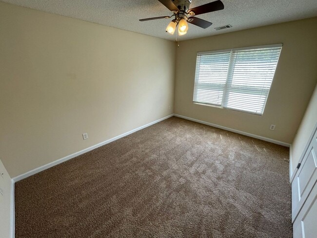 Building Photo - BRIDGEWATER HOME! PRE-LEASING FOR AUGUST 1 2026!