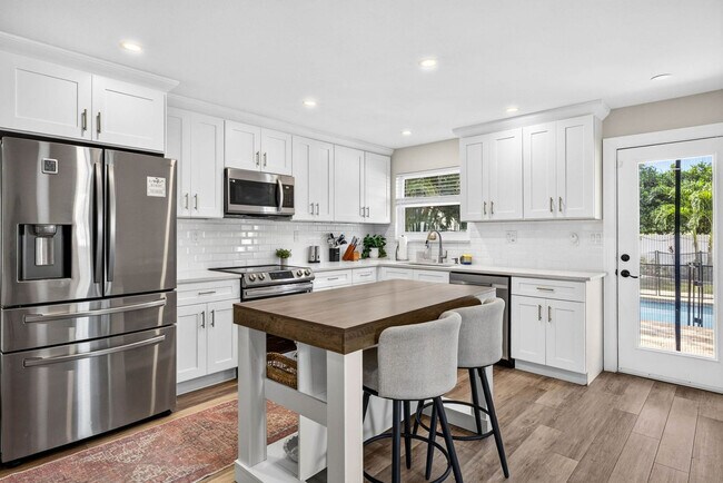 Building Photo - 12833 Poinsettia Ave