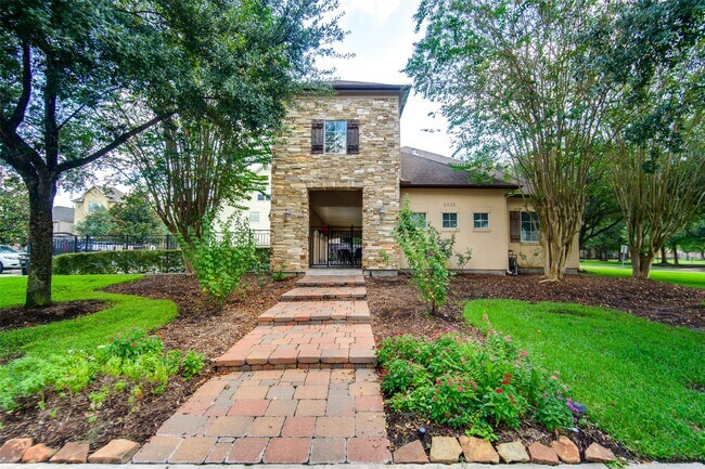 Building Photo - 9147 Lago Crest Dr