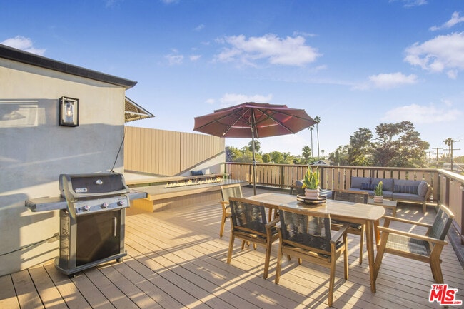 Building Photo - 661 Broadway St