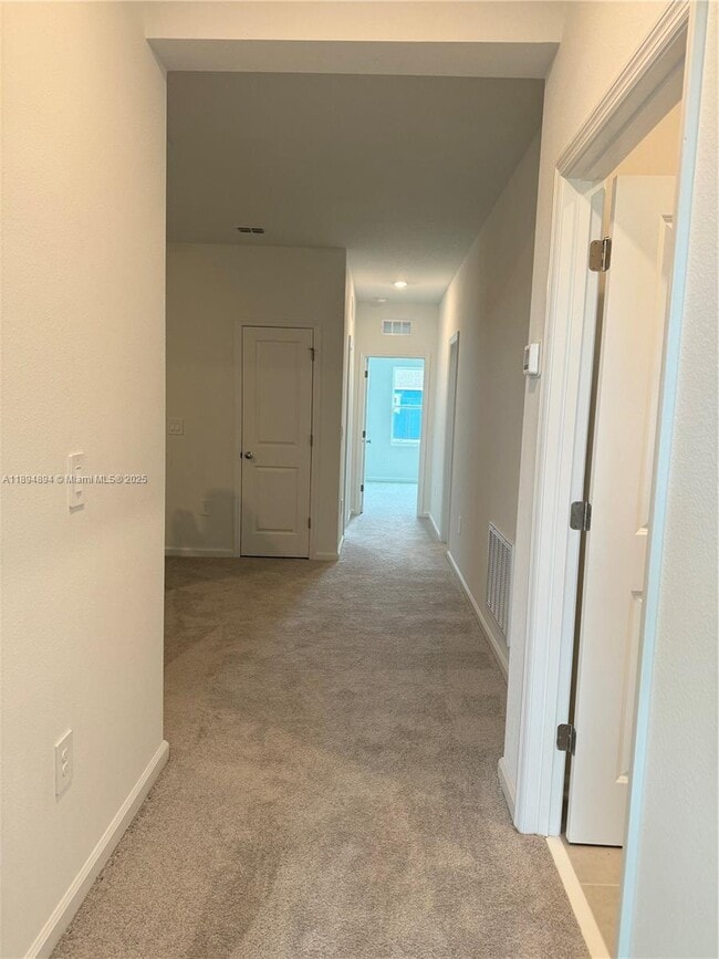 Building Photo - 512 Hart Ln