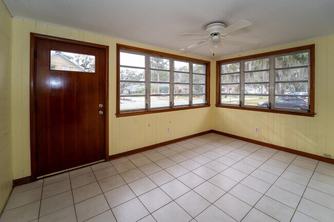 Building Photo - 64 Fullerwood Dr