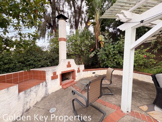 Building Photo - Welcome to this spacious granny flat located in charming Olde Carlsbad!