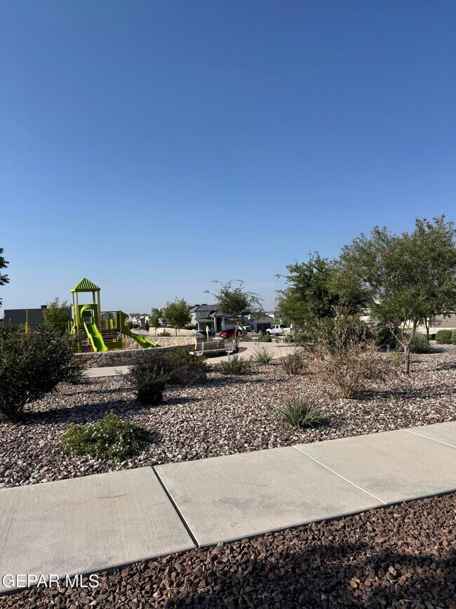 Building Photo - 13079 Emerald Hls Ave