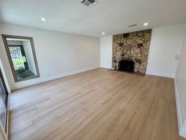 Building Photo - Luxury Living Redefined – Fully Renovated & Move-In Ready!