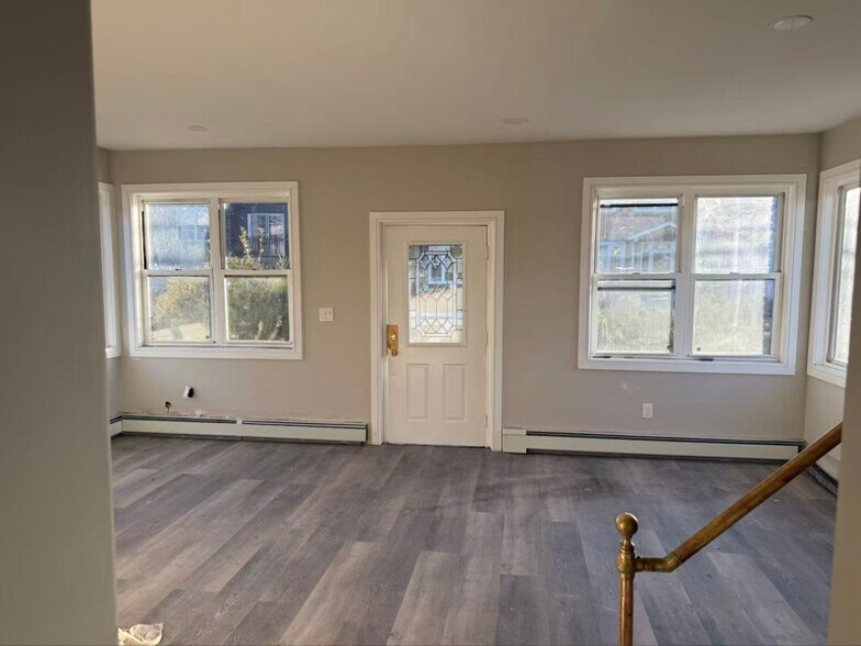 Building Photo - 1700 77th St