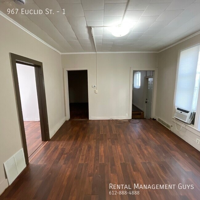 Building Photo - 967 Euclid St