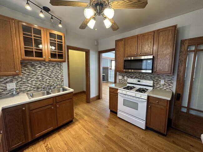 Building Photo - 2108 Oxford St