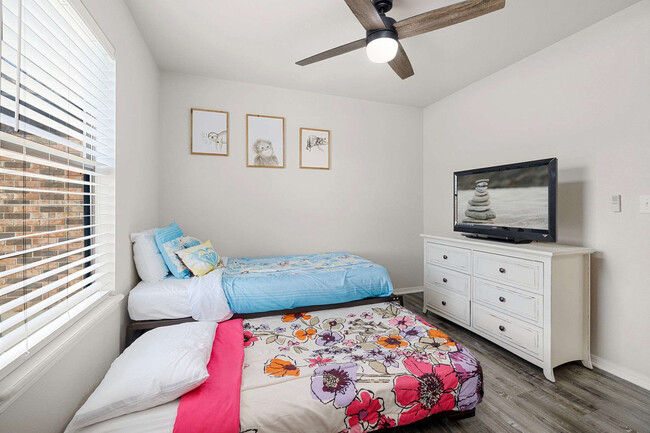 Building Photo - 3028 N Malinda Dr