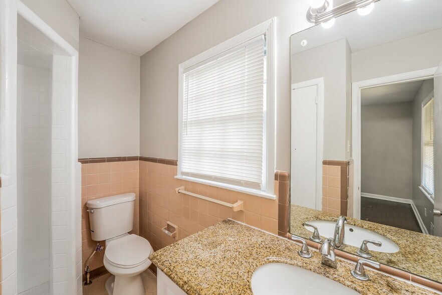 Building Photo - 9813 Redcliff Rd