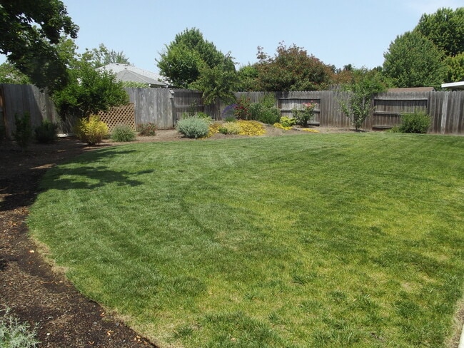 Building Photo - NIce Home