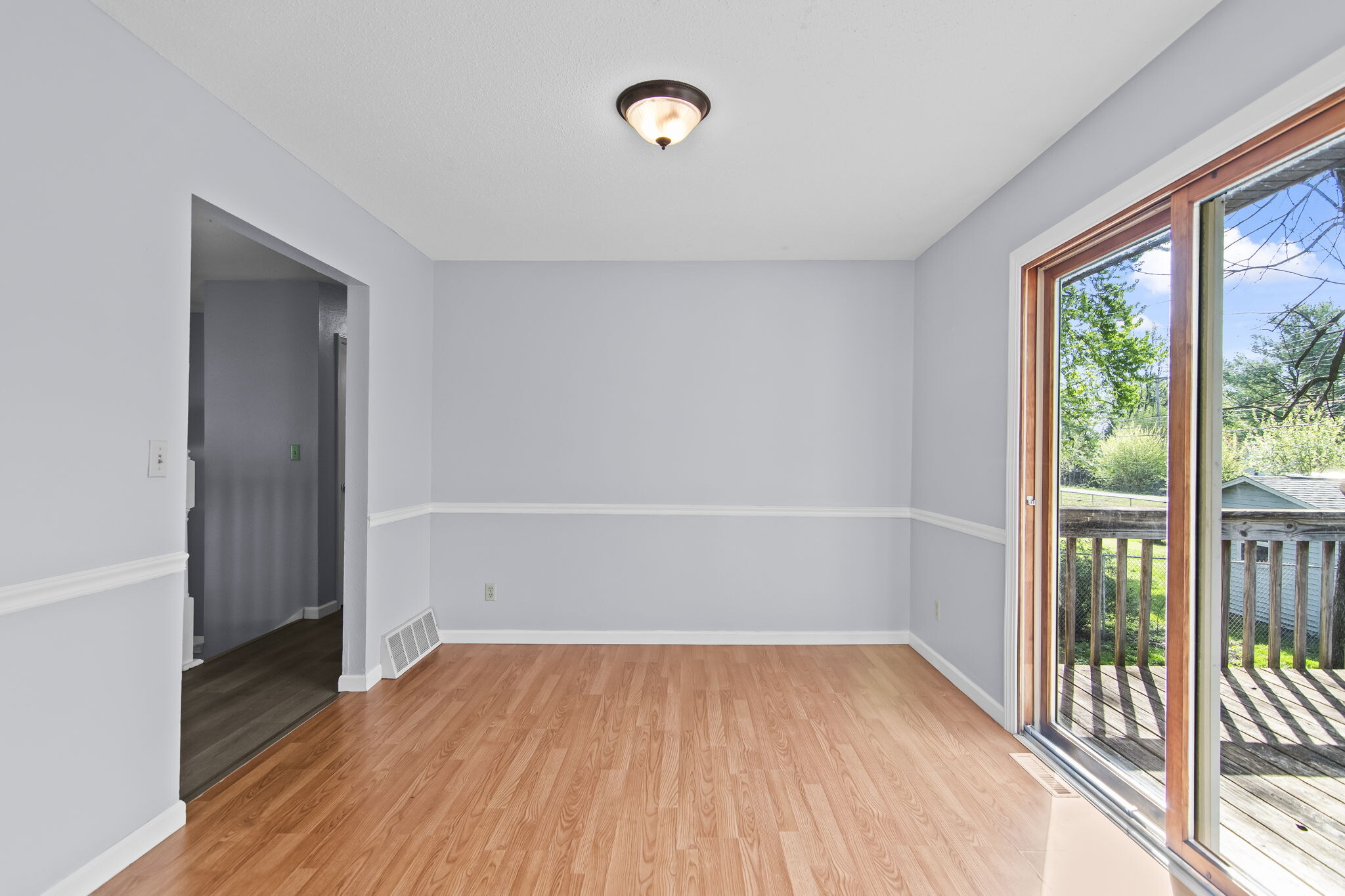 Building Photo - 204 Saxon Dr