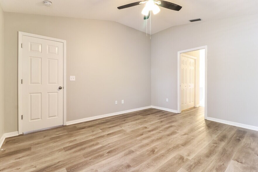 Building Photo - 3304 Pin Oak Ln