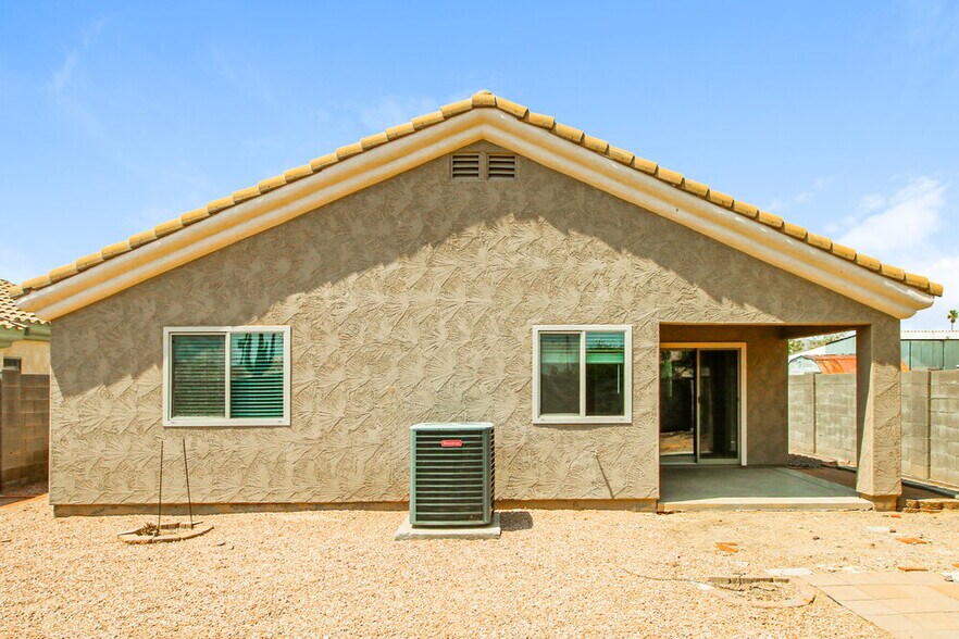 Building Photo - 10441 E Bonnell St