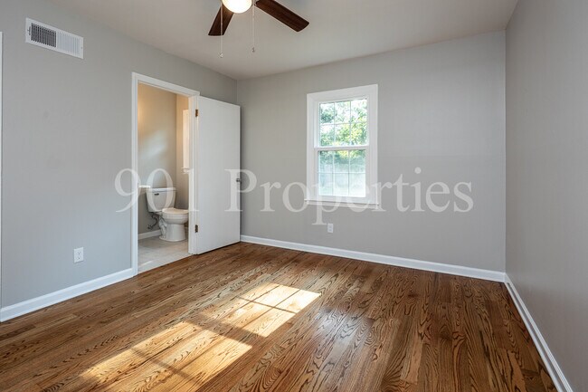 Building Photo - 680 Loeb St