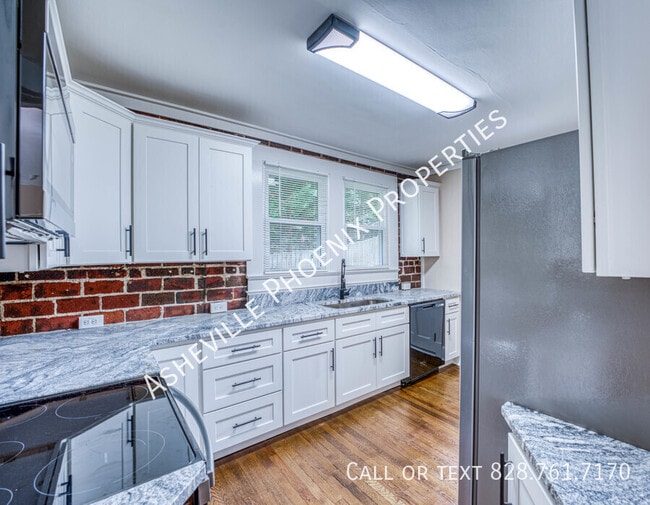 Building Photo - 7 Enka Pine St