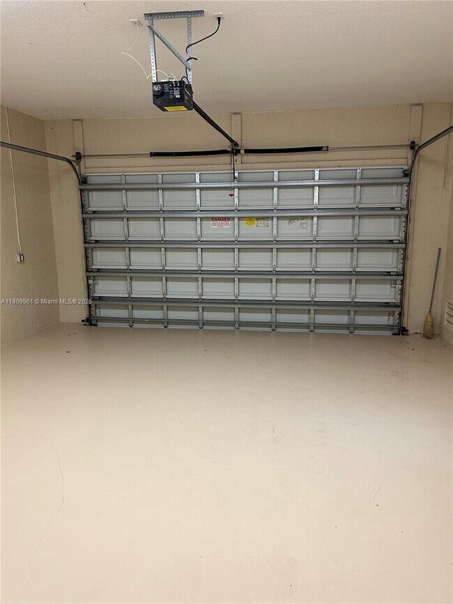 Building Photo - 12049 NW 83rd Pl