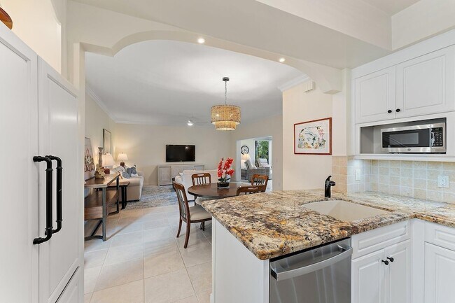 Building Photo - 2905 Fairway Dr N