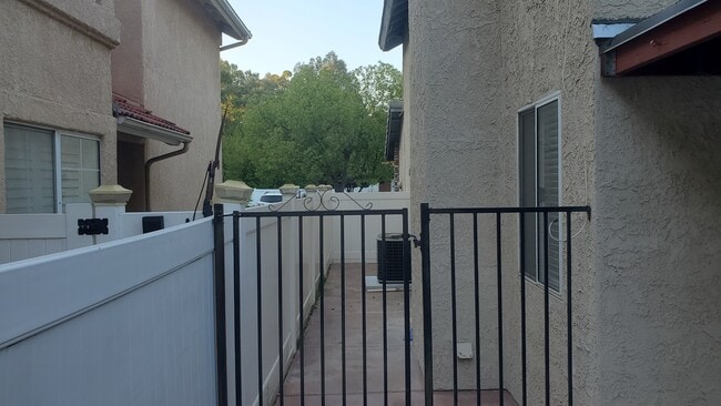 Building Photo - 26721 Linnet Ct