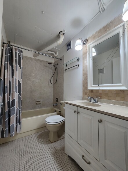 Building Photo - 3341 NW 47th Ter