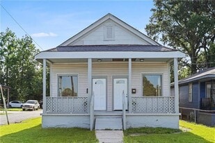 Building Photo - 1100 Hendee St